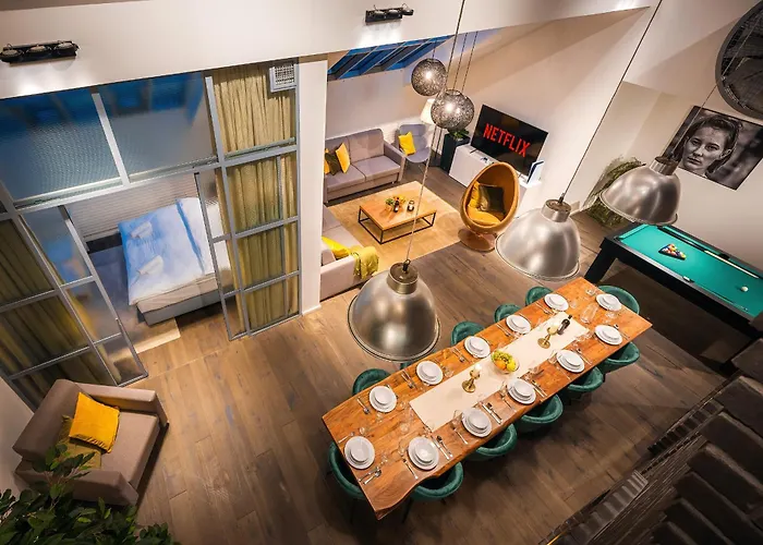 5Br+2Bath Old Town Loft Luxe Brickhouse, A/C