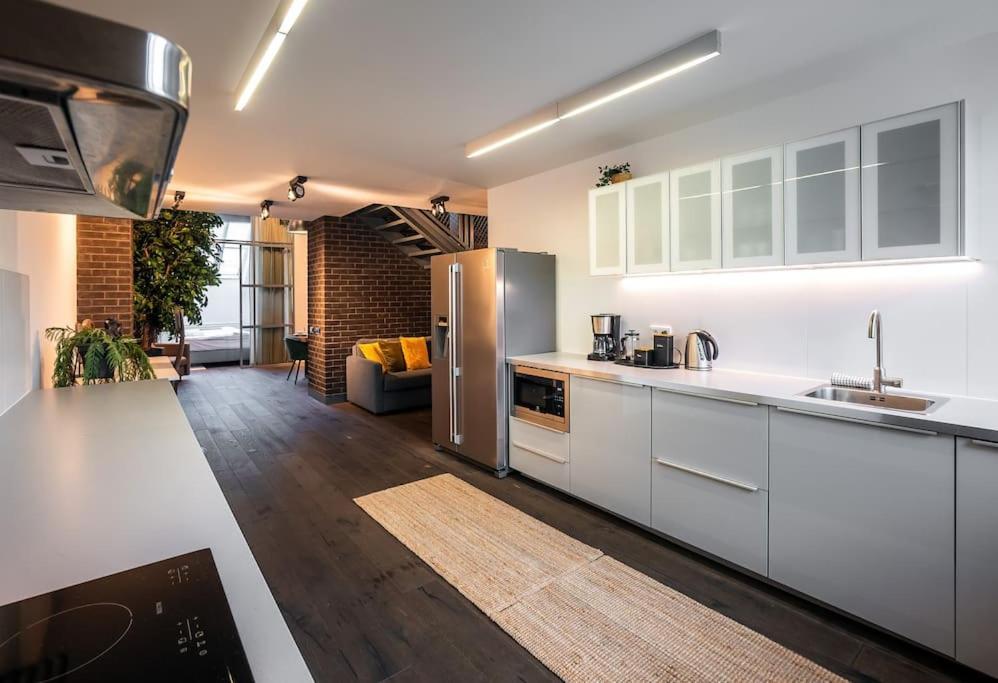 5br+2bath Old Town Loft Luxe Brickhouse, A/c Apartment Prague